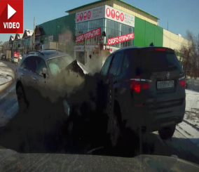 ”فيديو” شاهد لحظة تصادم رهيب بين إنفينيتي FX و بي إم دبليو BMW X3