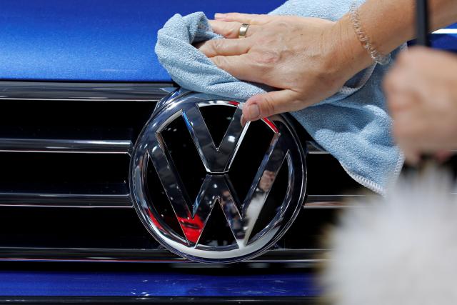 قاضي أمريكي يلمح لموافقته على تسوية "فولكس فاجن" بشراء سيارات الديزل المعيبة Volkswagen 1