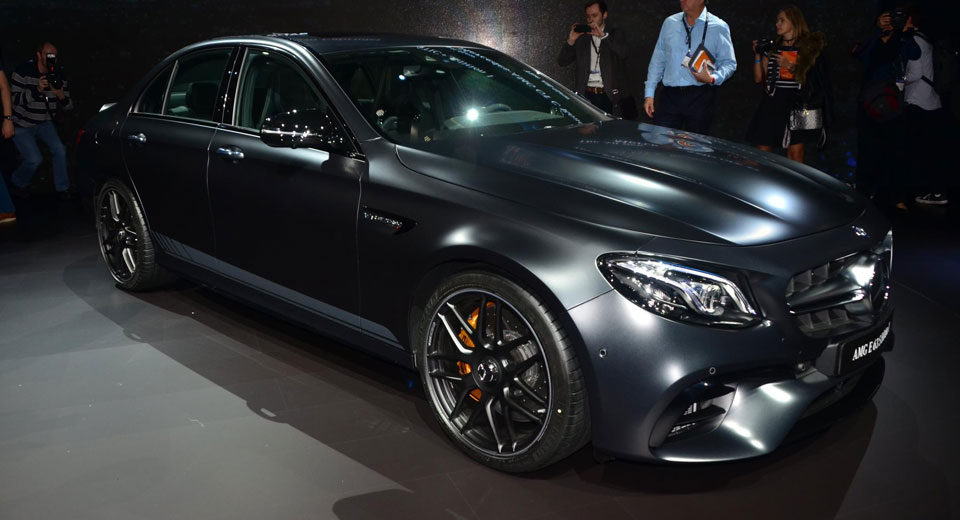“مرسيدس” تحتفل بتدشينها للإيه إم جي E63 بطرحها إصدارا خاصا خاطفا للأنظار بلوس أنجلوس Mercedes-AMG E63