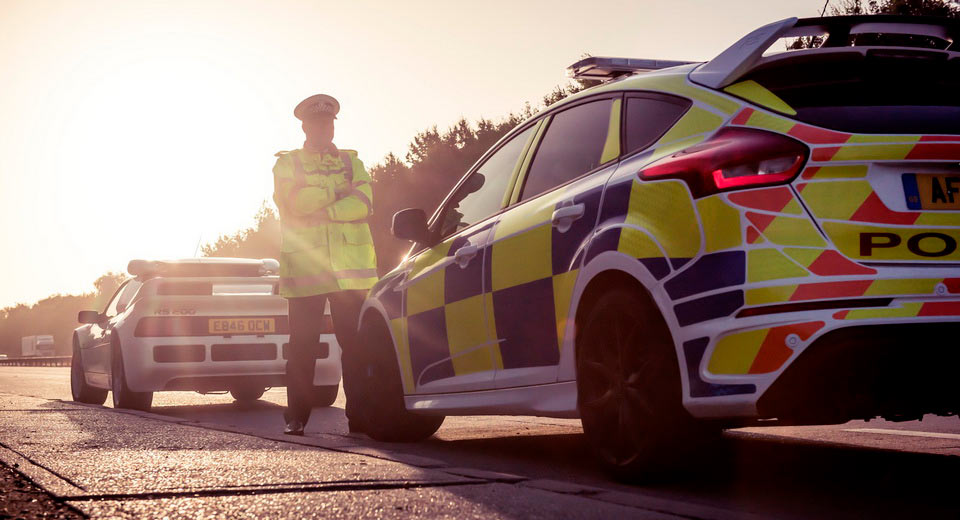 “بالصور والفيديو” الهاتشباك “فورد” فوكاس RS200 تدخل الخدمة بالشرطة البريطانية Ford Focus RS200