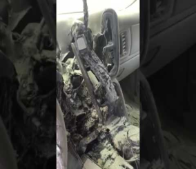 “فيديو” شاهد شاحن هاتف محمول يتسبب في احتراق سيارة مواطن سعودي قرب منزله بأحد أحياء تبوك