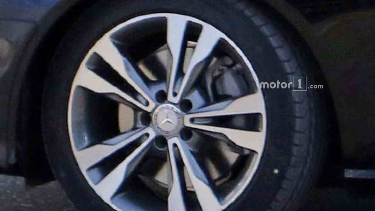 "صور تجسسية" أثناء اختبار "مرسيدس" C-Class كوبيه 2019 بنظام استعادة الطاقة الحركية Mercedes 3