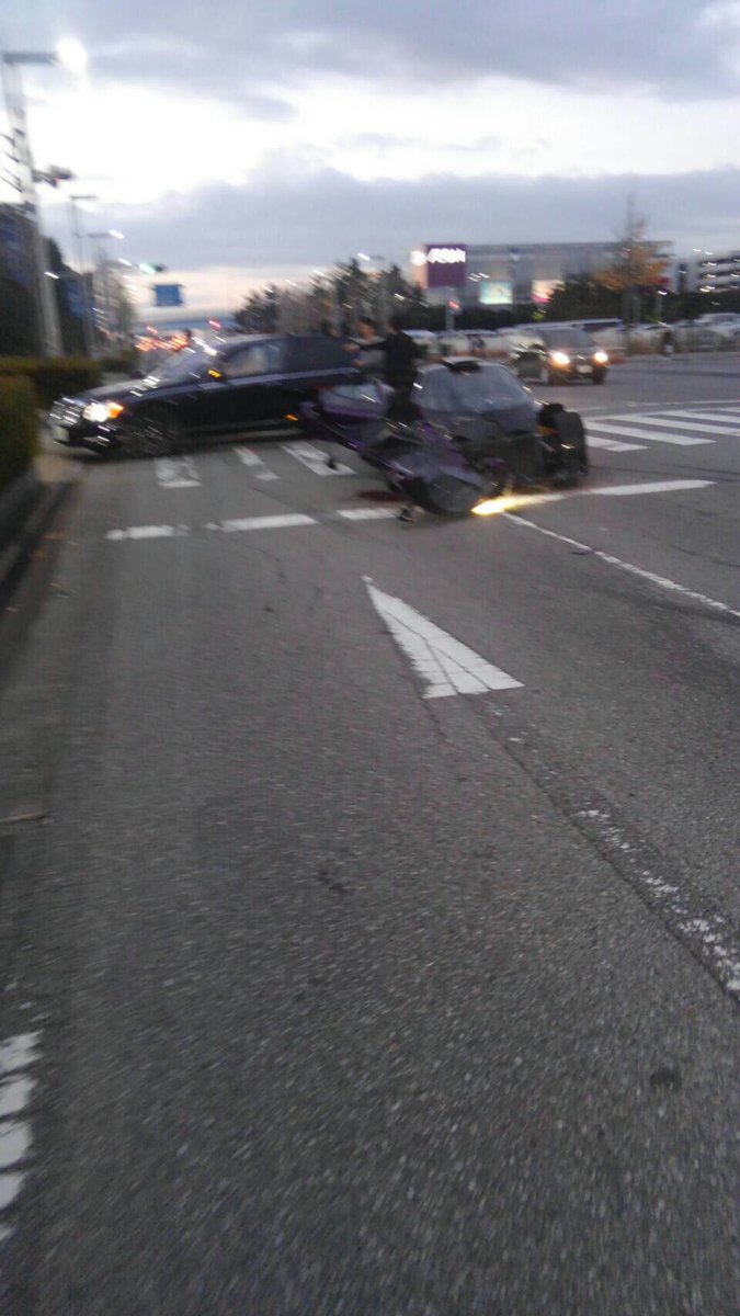 السيارة الخارقة "باجاني" زوندا زوزو تصطدم بمرسيدس مايباخ في اليابان 1