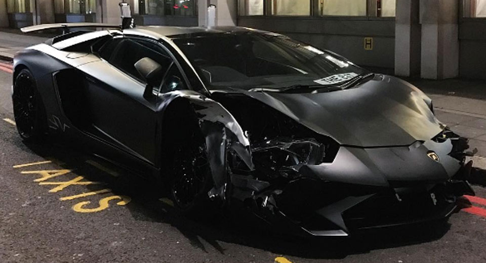 “بالفيديو” تحطم “لامبورجيني” أفينتادور SV سوداء في حادثة بلندن Lamborghini Aventador