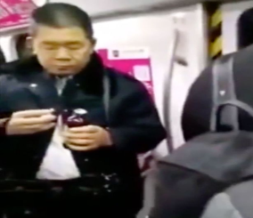 “فيديو” شاهد محاولة انتحار جماعية لمجموعة من الركاب في مترو الأنفاق
