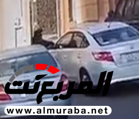 "فيديو" شاهد امرأة تقوم بتكسير المرايا الجانبية لعدد من السيارات في أحد شوارع الدمام 3