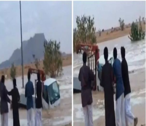 "فيديو" شاهد لحظة إنقاذ مجموعة من الشباب لمقيم مصري من الغرق كان محجوزا داخل سيارته 1