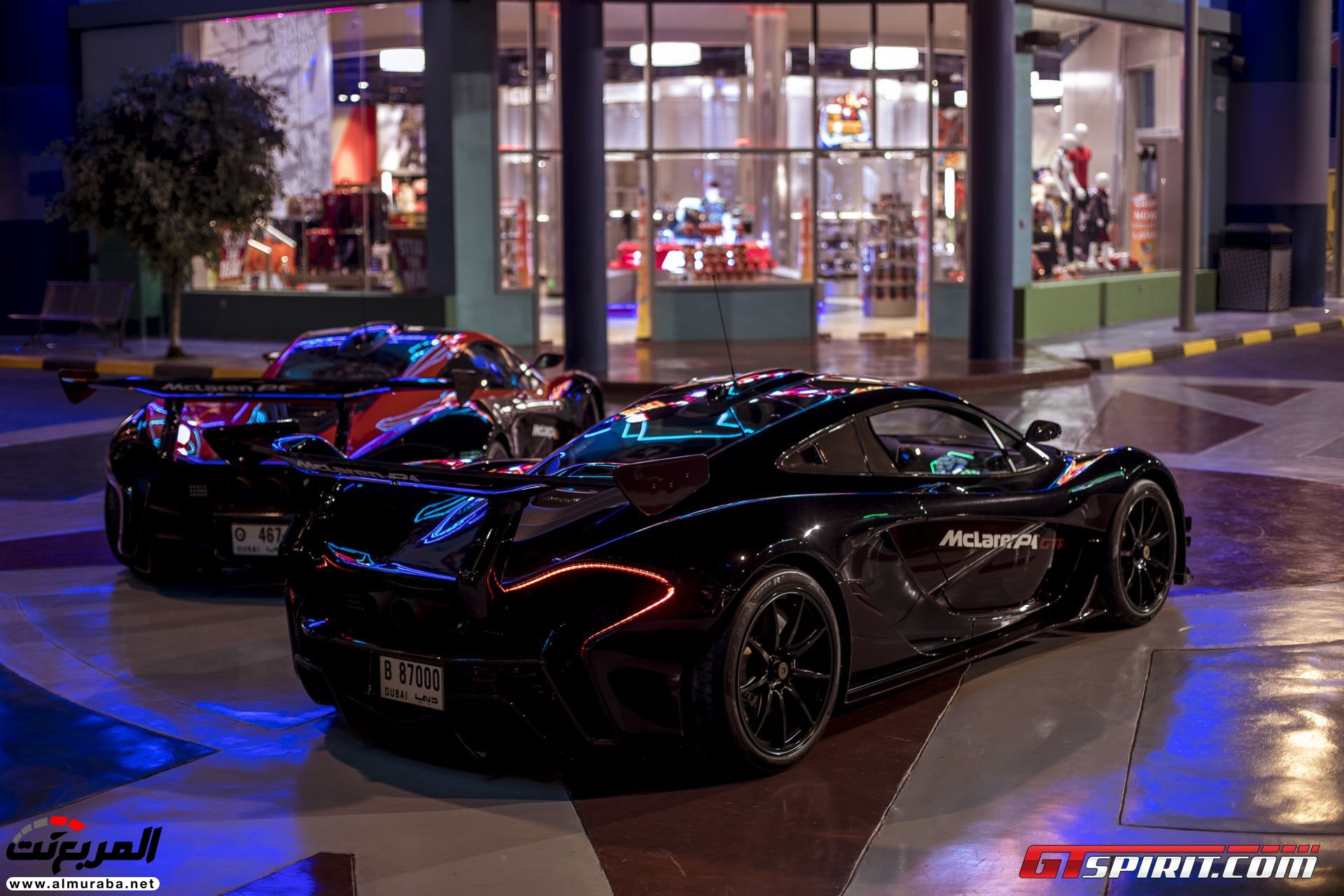 "بالصور" مكلارين P1 GTR تصل أراضي دبي وتعرض وحدتين منها بالمنتزه الأكبر في العالم McLaren 80