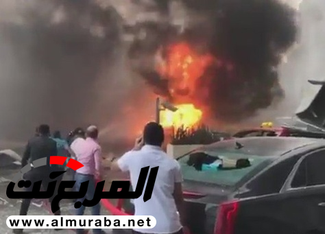 "دبي" احتراق ثلاث سيارات إثر سقوط رافعة على شارع الشيخ زايد 1