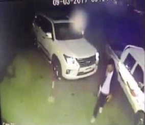“فيديو” شاهد عملية سرقة سيارة “جيب لكزس” من أمام أحد المحلات