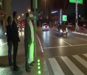 “فيديو” شاهد أول اشارة ضوئية ذكية للمشاة في دبي