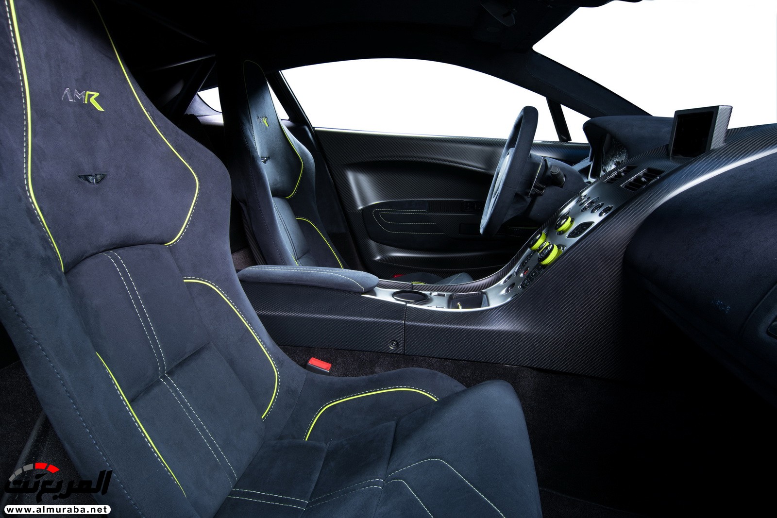 "أستون مارتن" تعرض نسخ كونسيبت عالية الأداء لسيارتي فانتاج ورابيد في جنيف Aston Martin 34