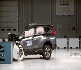 "فيديو" شاهد اختبار تصادم هوندا 2017 Honda CR-V 1
