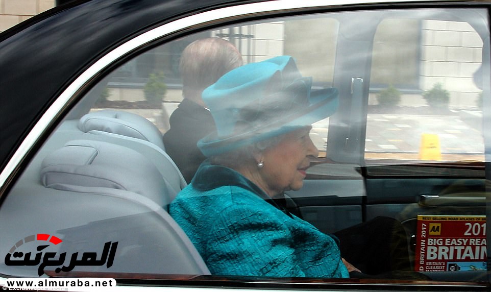 ملكة بريطانيا تقود جاكوار بنفسها وهي تبلغ من العمر 91 عامًا! 7