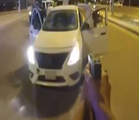 “فيديو” شاهد هكذا طاردت الشرطة السعودية بسياراتها مطلوبين وقبضت عليهم