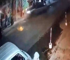 “فيديو” شاهد طفل يسرق سيارة أخيه ويدهس المارّة في الجزائر