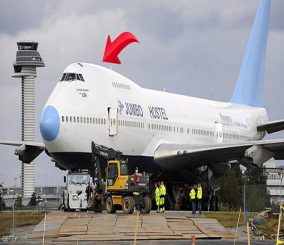 ما هو سبب هذا الانحناء في مقدمة البوينغ 747؟ 1