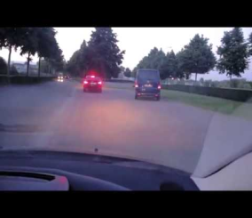 “فيديو” شاهد رجل ينهي خلافه مع سائق غاضب بطريقة غير متوقعة