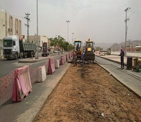 “بالصور” أمانة نجران تلزم مقاول بإعادة تنفيذ أعمال السفلتة مجدّداً في شارع الملك خالد
