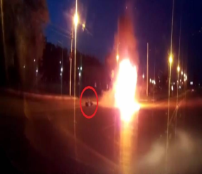 “فيديو” شاهد تصادم عنيف تسبب في كرة نارية عملاقة