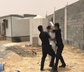 شرطة الرياض تلقي القبض على 3 أشخاص لتورطهم في السطو على شاحنة نقل تحمل مركبات فاخرة 5