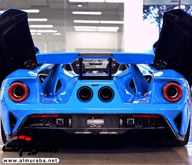 فورد GT الجديدة تبدو فاتنة في هذا الطلاء الأزرق 3