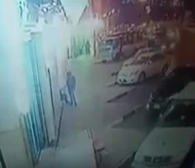 "فيديو" شاهد مواطن سعودي يحذر من أسلوب جديد يتبعه اللصوص لسرقة السيارات في المواقف 6