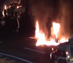 "فيديو" شاهد حادث اندلاع النيران فيها في سيارة خلال سباق تويوتا 100 سوبر ليت 3