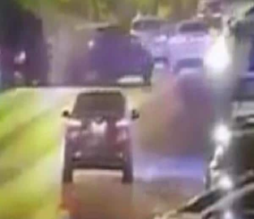 “فيديو” شاهد حادث على أحد شوارع الخرج تسبب في إصابة امرأة إصابات بليغة ووقوع تلفيات كبيرة