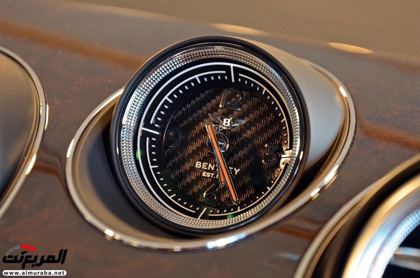 "تقرير" تعرف على سعر أغلى ساعة داخلية في العالم بسيارة بنتلي بنتايجا 3