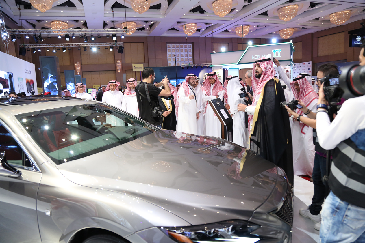 لكزس LS 500 تبهر عشاق الفخامة في معرض السيارات الفاخرة في الرياض 41