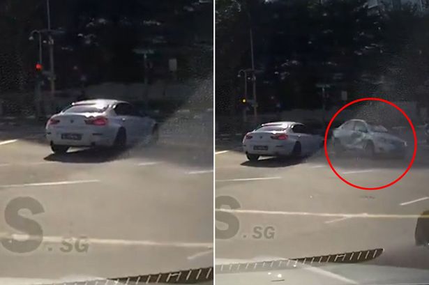 “فيديو” شاهد ظهور سيارة مفاجئ أمام سيارة أخرى يثير الحيرة