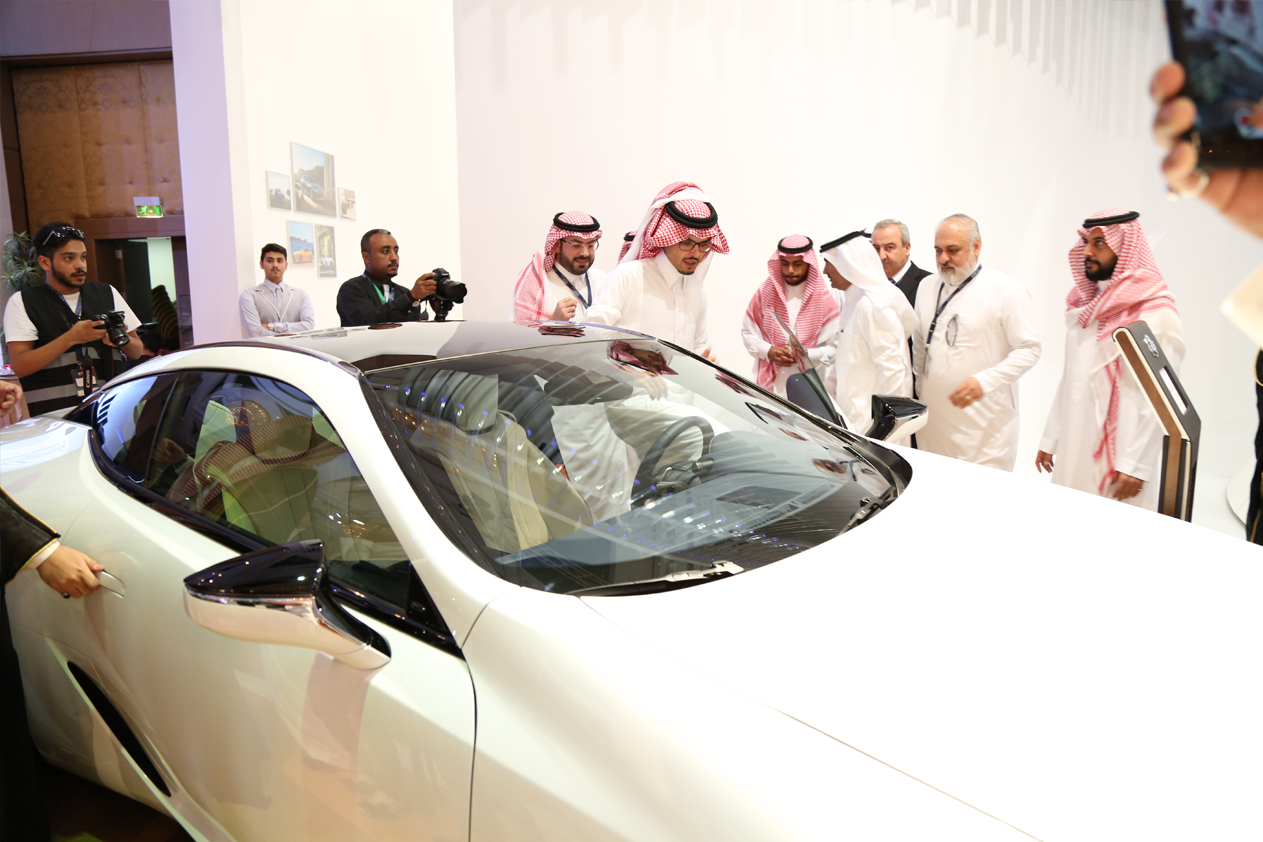 لكزس LS 500 تبهر عشاق الفخامة في معرض السيارات الفاخرة في الرياض 45