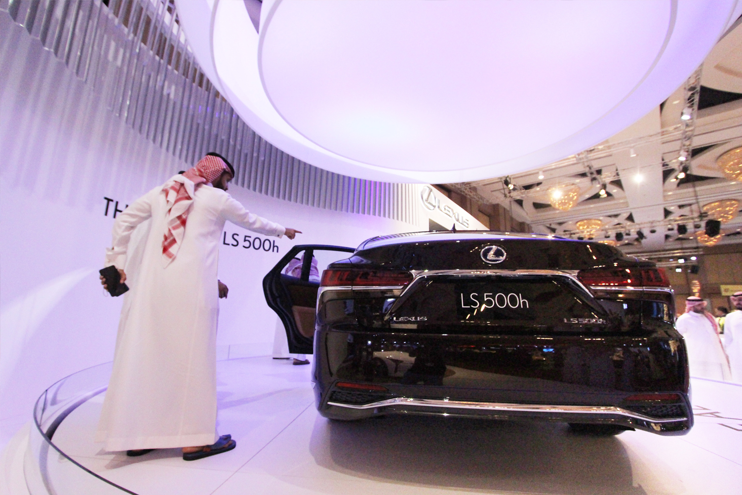 لكزس LS 500 تبهر عشاق الفخامة في معرض السيارات الفاخرة في الرياض 51