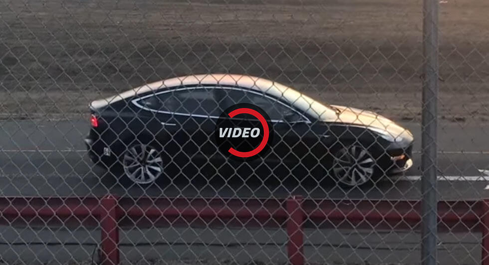 “فيديو” شاهد تسلا موديل 3 نموذج غامض يخضع للاختبار في كاليفورنيا