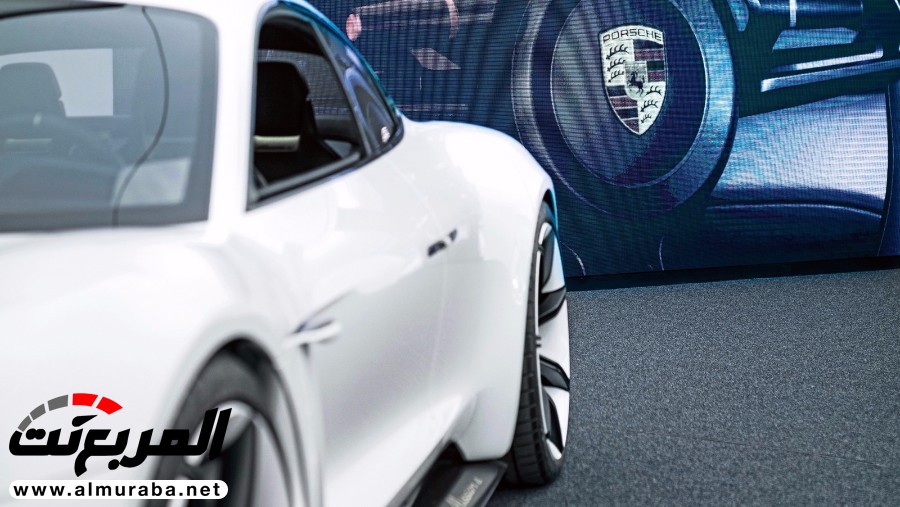 رئيس تصميم بورش يريد دمج تقنية الواقع المعزز بسيارات الشركة 18