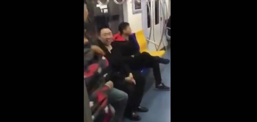 “بالفيديو” شاهد كيف قرر هذا الشاب الحصول على مقعد في قطار بالصين