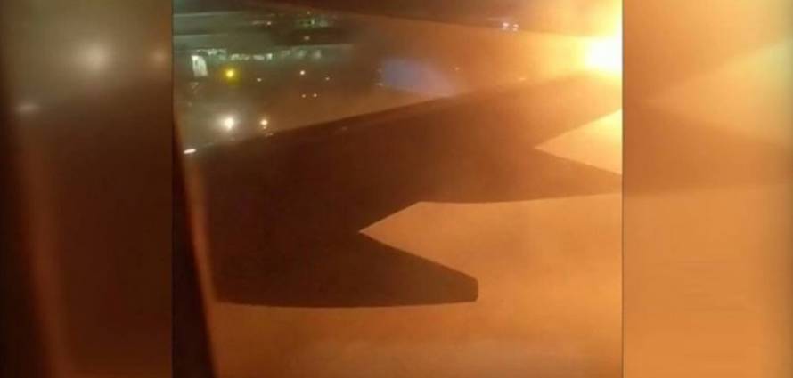 “بالفيديو” شاهد حادث تصادم بين طائرتين في مطار بكندا