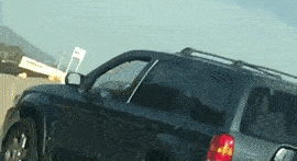 سائق غاضب تنقلب سيارته SUV أثناء محاولته التصادم مع بي إم دبليو 3