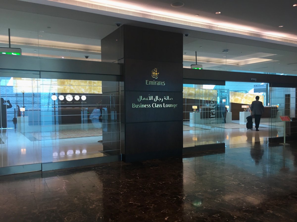 “بالصور” جولة داخل صالة درجة رجال الأعمال في مطار دبي الدولي