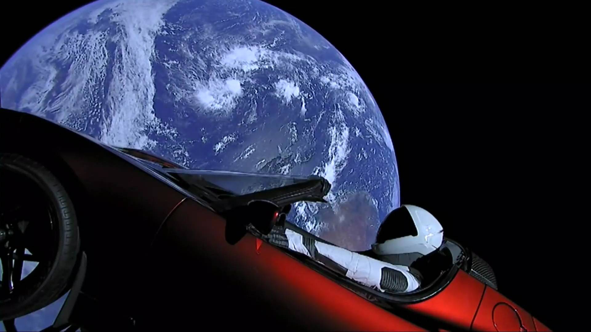 “بالفيديو والصور” إيلون ماسك يطلق تيسلا رودستر إلى المريخ في أقوى صاروخ بالعالم