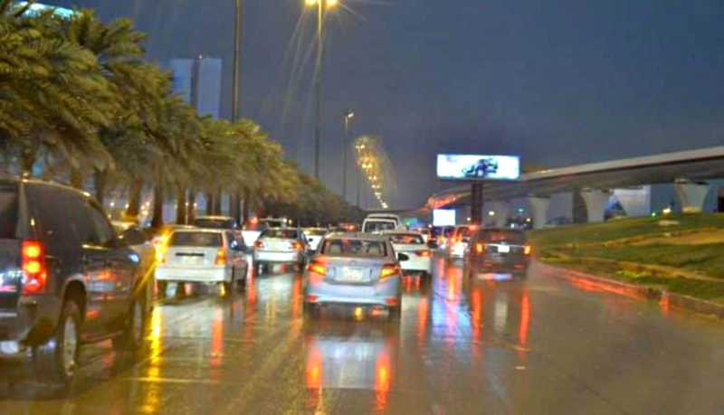 أمن الطرق توصي المسافرين على طرق الرياض بتهدئة السرعة