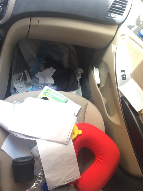 "بالصور" شاهد ماذا كتب لص في رسالة لقائد سيارة بعد محاولته سرقة محتوياتها 3
