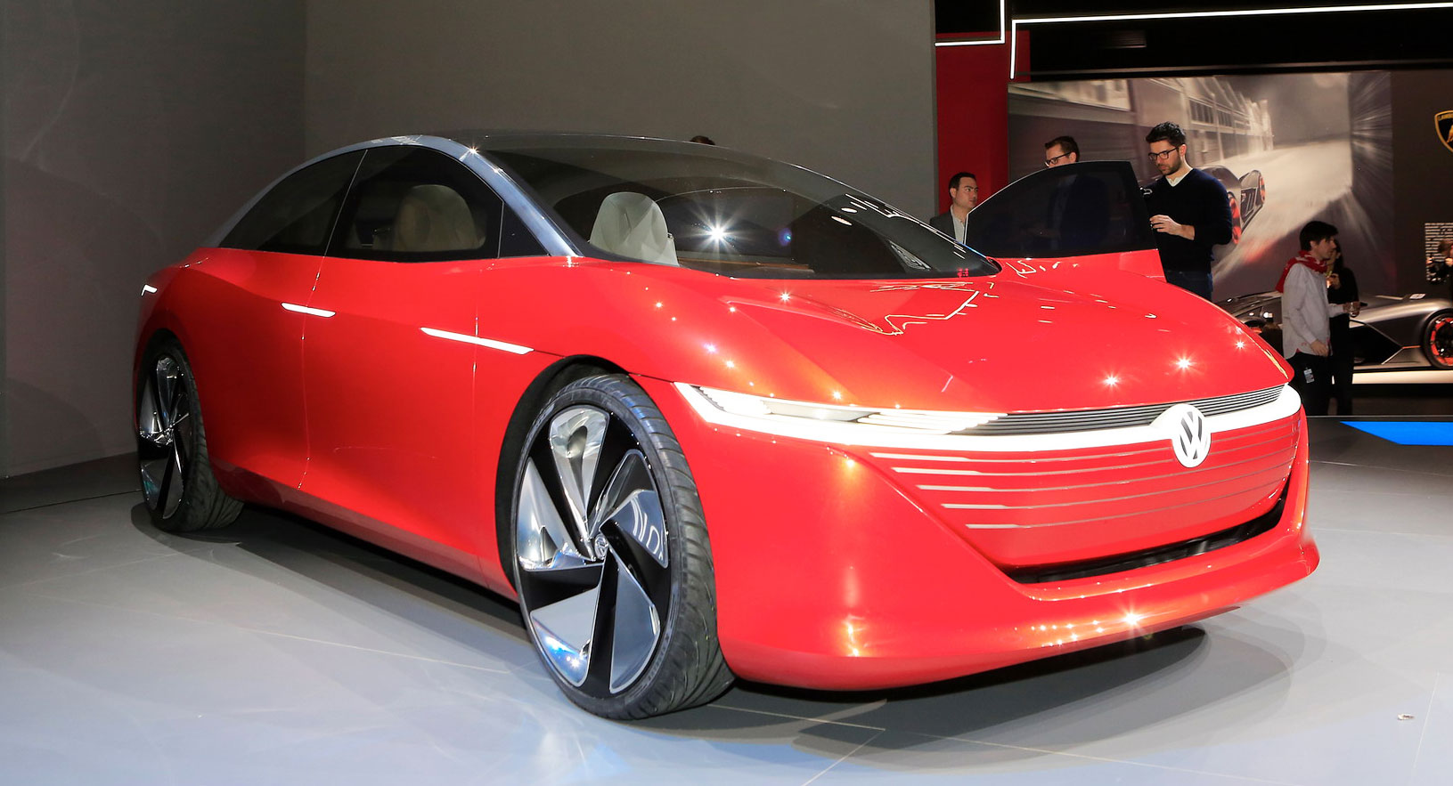 فولكس فاجن I.D Vizzion هي سيارة كهربائية ستكون بديلة طراز فايتون في المستقبل