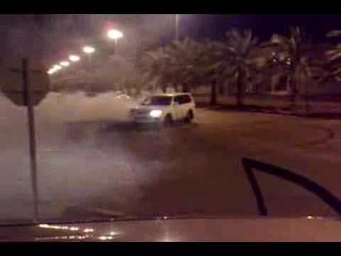 “بالفيديو” إنقلاب سيارة واحتراقها بسبب التفحيط