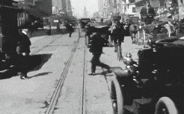 "بالفيديو" لقطات نادرة من حركة المرور عام 1906 6