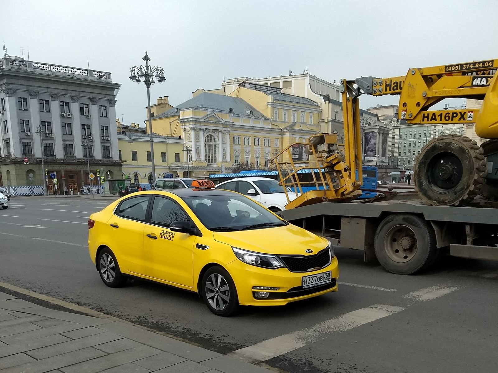 "بالصور" نظرة على السيارات الأكثر انتشارا في العاصمة الروسية موسكو 25