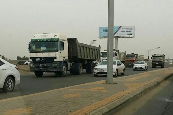 إغلاق طريق الطائف-الرياض جزيئا لإنقلاب شاحنة 3