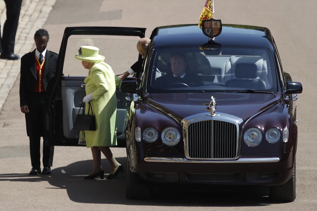 "بالصور" تعرف على سيارات الزفاف الملكي البريطاني للأمير هاري وميغان ماركل 3