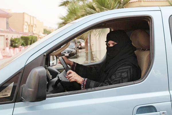دراسة تكشف عن تحول تاريخي بسوق العمل السعودي لقيادة النساء للسيارات
